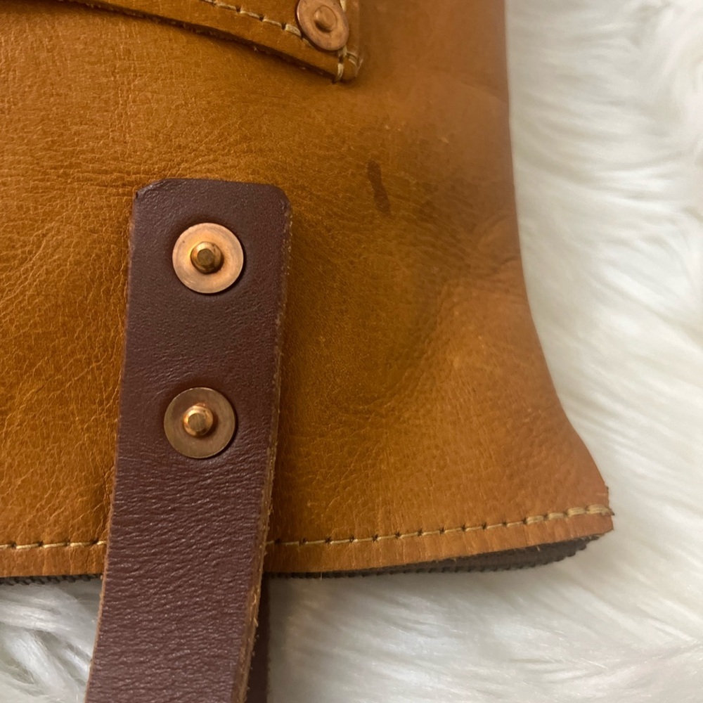 Elegant Tan Leather Tote Bag - image 9